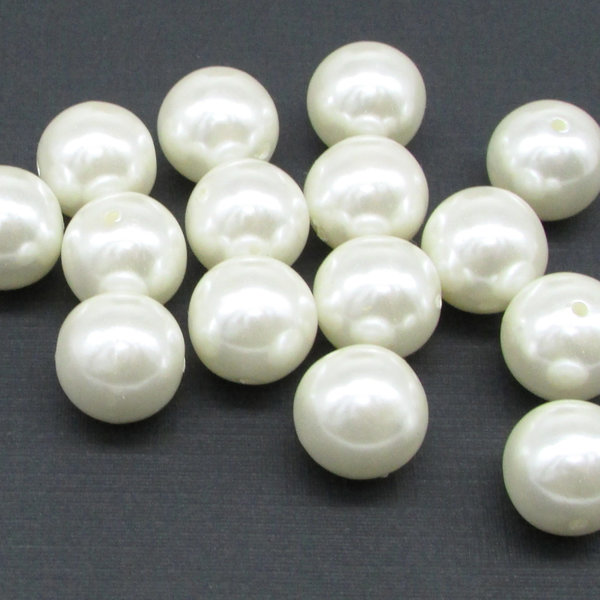 13.5mm Round White Faux Pearls, Vintage Opaque Lustre Plastic Beads