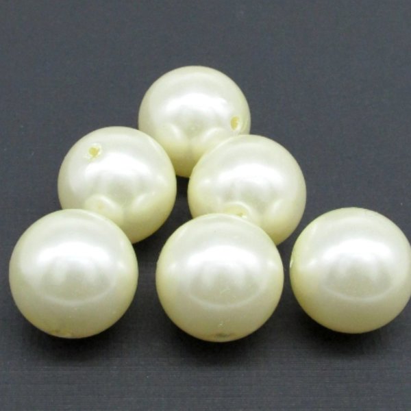 Vintage Cultura Faux Pearls, 18mm 20mm Round Plastic Beads