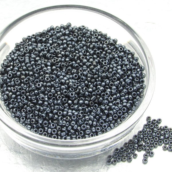 11/0 Round Seed Beads Metallic Gray