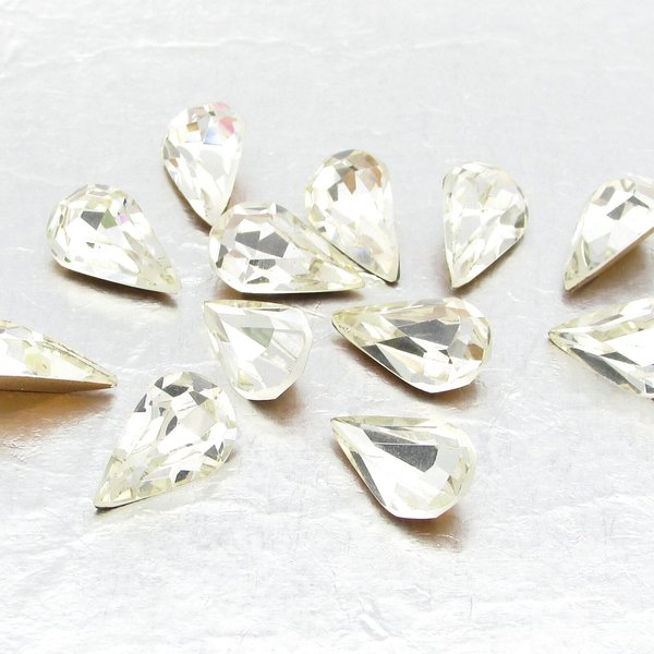 Vintage tin table cut pear shape rhinestones are clear crystal backed with gold foil. Point back stones measure 13mm long and 7.8mm wide.